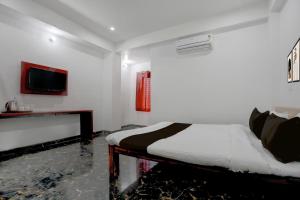 Ένα ή περισσότερα κρεβάτια σε δωμάτιο στο Hotel O Bhagalpur Railway Station Formerly Peepal Tree +21 φωτογραφίες