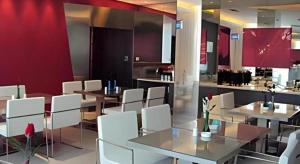 a restaurant with white chairs and tables and a counter at Jinjiang Inn Zhuhai Xiangzhou Qinglv Middle Road Theater in Zhuhai