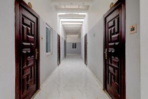 Fotografie z fotogalerie ubytování Hotel O Tiruvallur Bus Terminal Formerly SK Vinoth Mahal v destinaci Tiruvallūr