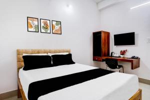 Ένα ή περισσότερα κρεβάτια σε δωμάτιο στο Collection O Panikhaiti Railway Station Formerly Brahmaputra View Guest House