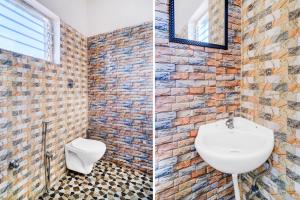 Ένα μπάνιο στο Collection O Panikhaiti Railway Station Formerly Brahmaputra View Guest House