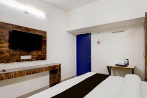 Ένα ή περισσότερα κρεβάτια σε δωμάτιο στο Super Collection O Mappedu Chennai Formerly Nitas Business Hotel