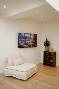 TV a/nebo společenská místnost v ubytování La Maison de Givry + 37 fotografií