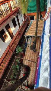 Laxmi في أرامبول: اطلالة علوية على مبنى مع حديقة