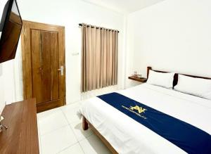 Ένα ή περισσότερα κρεβάτια σε δωμάτιο στο Sazara Hotel Batu +11 φωτογραφίες