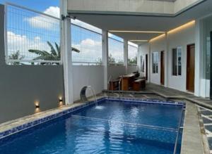 Πισίνα στο ή κοντά στο Sazara Hotel Batu