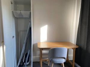 Фотография из галереи Retro Apt 6 mins to Victoria Quay - Hosted by CanStay в городе Фримантл +4 фотографии