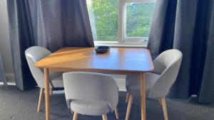 Фотография из галереи Retro Apt 6 mins to Victoria Quay - Hosted by CanStay в городе Фримантл