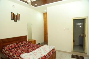 a bedroom with a bed in a room at The Loft -Aadhya Homestay Hampi in Munirābād