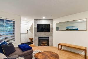 Et tv og/eller underholdning på Private Hot Tub | Pool | Free Parking | Sauna