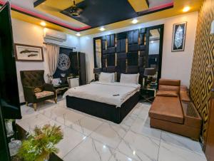 En eller flere senge i et værelse på Karachi Fort + 27 billeder