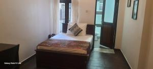 Ένα ή περισσότερα κρεβάτια σε δωμάτιο στο Senasuma Homestay