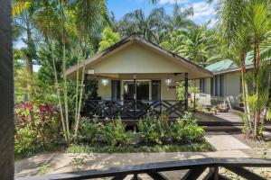 a house with a porch with palm trees at Orator Hotel in Siusega