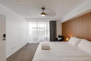 Ένα ή περισσότερα κρεβάτια σε δωμάτιο στο Stylish CBD Escape, Walk to Cafes and Shops! +16 φωτογραφίες