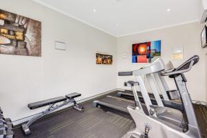 Γυμναστήριο ή/και όργανα γυμναστικής στο Stylish CBD Escape, Walk to Cafes and Shops!