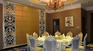 a dining room with a table and chairs and a chandelier at GreenTree Eastern Yantai Development Zone Zhujiang Road Hotel in Yantai +111 photos