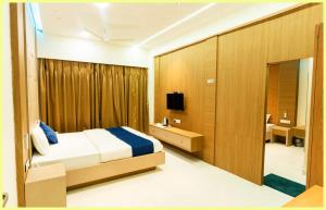 Μια τηλεόραση ή/και κέντρο ψυχαγωγίας στο Hotel Vrinda