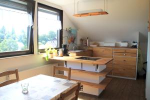 Dapur atau dapur kecil di Apartment Bergblick Bischberg bei Bamberg