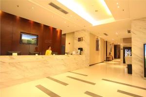 Лобби или стойка регистрации в City Comfort Inn Shenzhen Longhua Bus Station Qinghu Metro Station