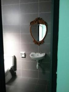 Vonios kambarys apgyvendinimo įstaigoje E-Home Kulai