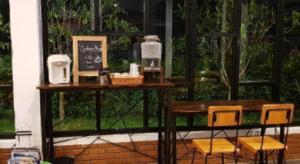 Příslušenství pro přípravu čaje a kávy v ubytování The Connect Chiang Mai