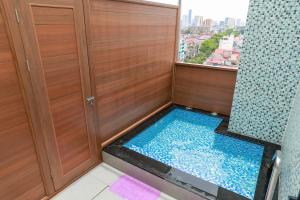 a swimming pool in a shower with a window at Kuretake Inn Kim Ma 132 in Hanoi