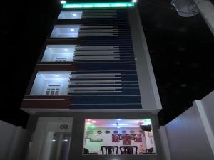 a piano in a room with lights on it at Trung Luong Hotel 2 in Ấp Long Tương