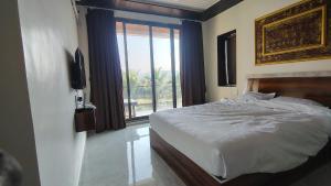 Giường trong phòng chung tại Vrindavan beach resort