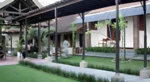 Zahrada ubytování Hotel Ratih