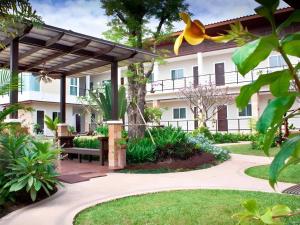 Κήπος έξω από το The Park Nangrong Resort