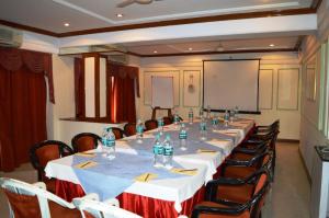 Verslo zona ir (arba) konferencijų salė apgyvendinimo įstaigoje Hotel Kohinoor Executive