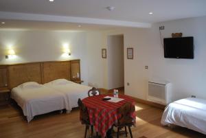 Postel nebo postele na pokoji v ubytování Logis Hôtel Restaurant Kleiber