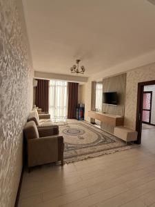 TV a/nebo společenská místnost v ubytování BALAND HOTEL DUSHANBE