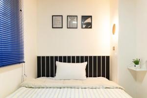 Giường trong phòng chung tại 모던 스테이