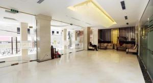 Khu vực ghế ngồi tại Lenid Hotel Tho Nhuom