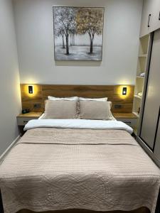 En eller flere senge i et værelse på Panoramic view to city with comfort