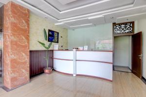 a lobby with a reception counter and a potted plant at Collection O near Stadion Manahan formerly Graha Laweyan Solo in Bonorejo