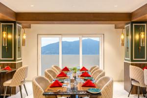 En generel udsigt til bjerge eller udsigt til bjerge taget fra hotellet