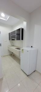 Kuchyň nebo kuchyňský kout v ubytování سويت جميل وانيق