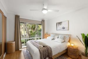 Кровать или кровати в номере White Haven on Sandy