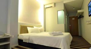 Ένα ή περισσότερα κρεβάτια σε δωμάτιο στο First Residence Hotel Kemaman