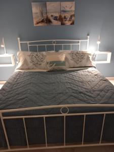 Postel nebo postele na pokoji v ubytování MaMmaRosa Ortigia, historic city of Syracuse