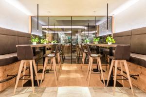 Reštaurácia alebo iné gastronomické zariadenie v ubytovaní Hotel Restaurant Langgenhof