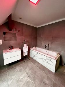 Koupelna v ubytování Apartmán 3KK 80 m2 s vířivkou a saunou