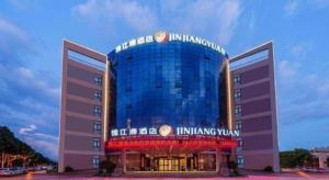 a building with a sign on the front of it at Jinjiang Inn select Hotel Kunming Economic Development Zone Kunming College in Kunming +10 photos