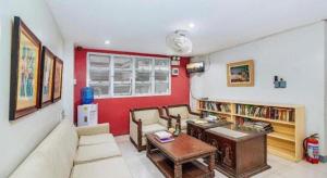 Posezení v ubytování RedDoorz near Cebu Metropolitan Cathedral