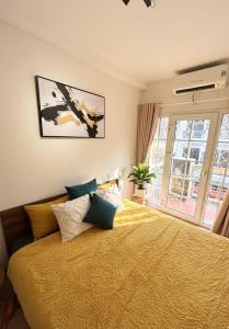 Postel nebo postele na pokoji v ubytování L'Thao Apartment in Hanoi Old Quarter