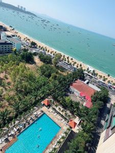 an aerial view of a beach and a swimming pool at View Talay 6 Pattaya Beach by Anatolia Condo Suite in Pattaya Central