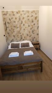 a bedroom with a bed with two towels on it at Miejscówka Werlas in Werlas