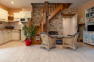 Η κουζίνα ή μικρή κουζίνα στο Manoir De Gourvinec - Chambre